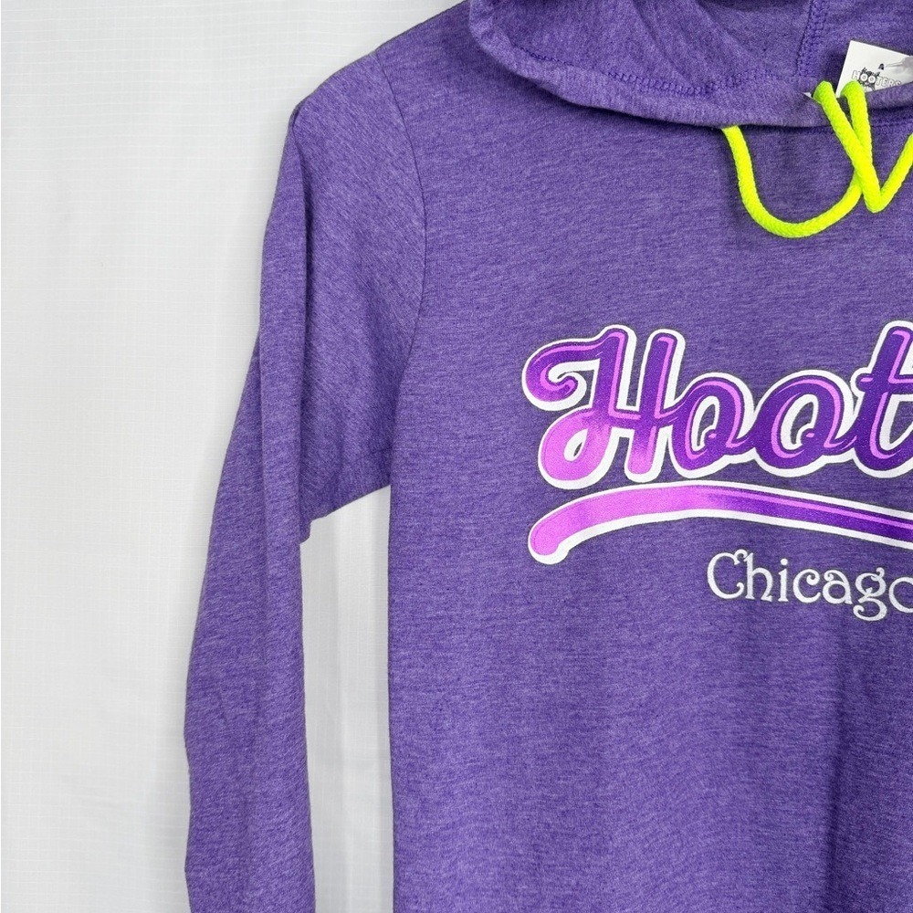 Hooters Chicago Purple Long Sleeve Hoodie Logo Graphic NWT Size Small - Picture 2 of 9